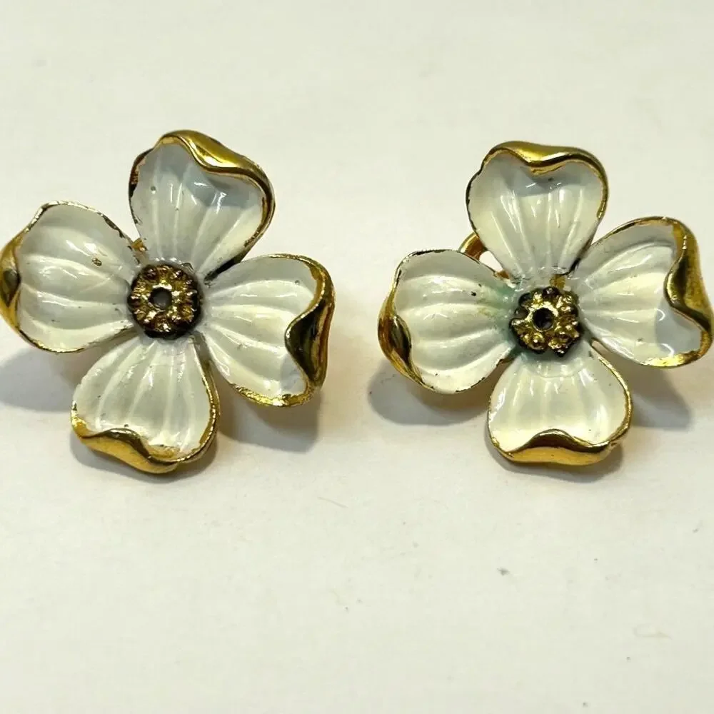 CROWN TRIFARI Vintage‎ Dogwood Flower Enameled Brooch Clip-on Earring Set MCM